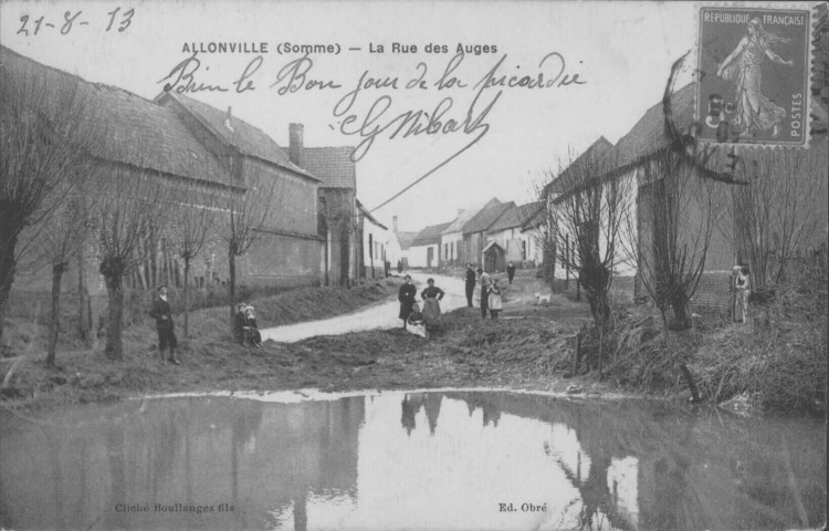Allonville (Somme). Rue des Auges