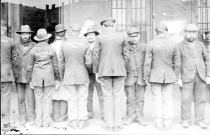 Guerre 1914-1918. Groupe de prisonniers français emmenés au camp de Hanovre comme prisonniers "Francs-Tireurs"