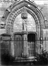 Eglise de Poix-de-Picardie, vue de détail : le portail sculpté