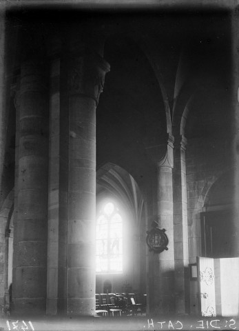 Cathédrale, vue intérieure : piliers