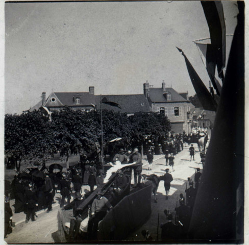 Procession à Rue. Le Christ gardé par les marins
