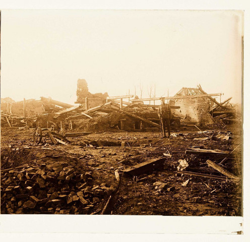 Aveluy (Somme). Ferme Pifre en ruines