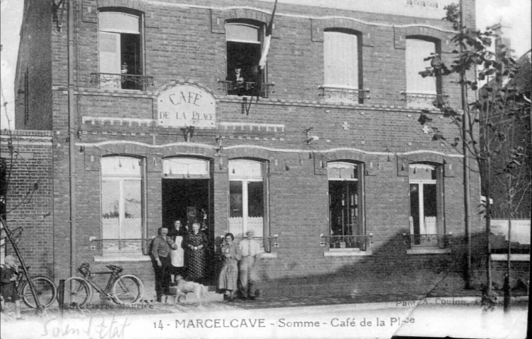 Marcelcave. Somme. Café de la Place