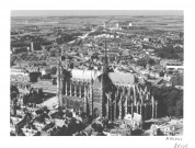 Amiens. Vue aérienne de la ville : la cathédrale, les quartiers Saint-Leu et du Pigeonnier