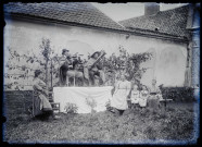 Martinsart (Somme). Un orchestre improvisé dans le jardin de la famille Danel