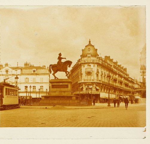 Orléans. Place du Martroi