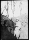 Belloy-en-Santerre. Dans une tranchée en octobre 1916, un soldat et un aumônier