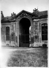 Château de Chantilly : la porte ouest des écuries