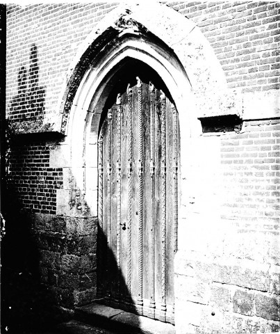 Porte d'une église