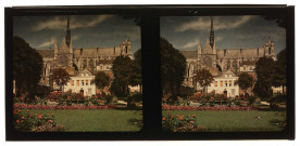 Amiens (Somme). Cathédrale vue du square