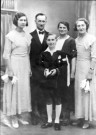 Rainneville. Portrait de Robert Brandicourt et sa famille lors de sa communion : Yvonne Graux, Gaston, Robert, Laurence et Andrée Brandicourt