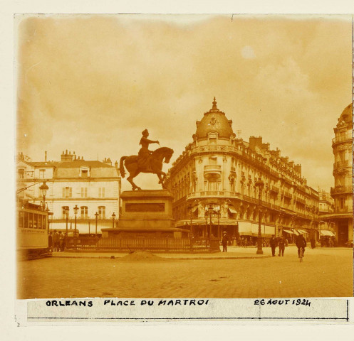 Orléans. Place du Martroi