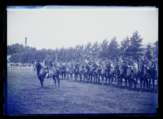 Champ de courses, train des équipages - 14 juillet 1900