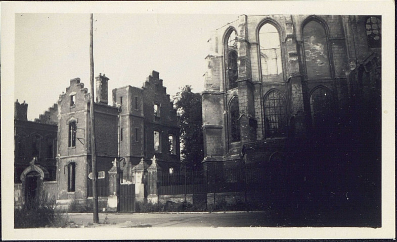 Abbeville. Eglise Saint-Vulfran et le presbytère, ruines du 20 mai 1940