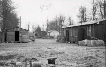 Guerre 1914 1918. Les rues du village et les baraquements provisoires