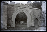 Porte du château de Folleville
