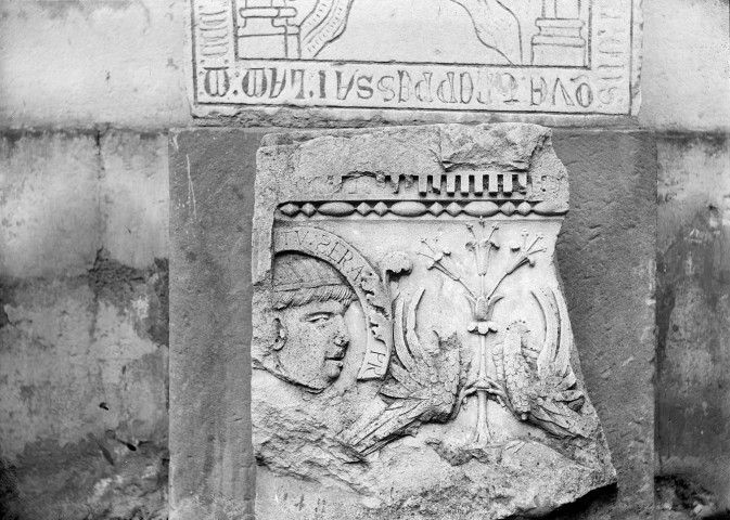Epinal. Musée Chaumousey: sculpture tête de l'église de Chaumousey