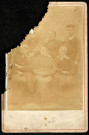 Portrait de famille. - Photographie représentant 7 personnes, dont peut-être Alphonse et Louise Bray, née Dubois
