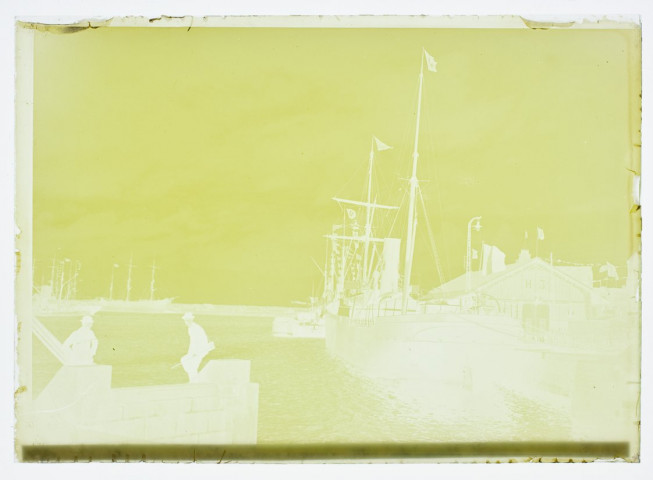 97 - Dunkerque - bateau dans le port (près l'église Saint-Martin) - 4 août 1897