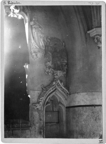 Eglise abbatiale : une sculpture