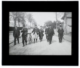 A Poix prés de la gare : Messieurs Ruet, Piteux, Flinois, Bernaut, E. B., Desmarest et Vasseur - avril 1902