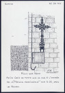 Ailly-sur-Noye : petite croix de fonte sur le mur à l'entrée de la maison paroissiale - (Reproduction interdite sans autorisation - © Claude Piette)