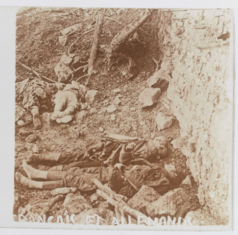 Fleury (Meuse) cadavres français et allemands