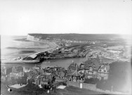 Vue de la ville du Tréport, de l'estuaire de la Bresle et des falaises de Mers