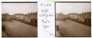 Saint-Mihiel. Défilé du 1er régiment d'Infanterie. Place du Cygne