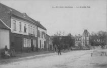 Allonville (Somme). La Grande Rue