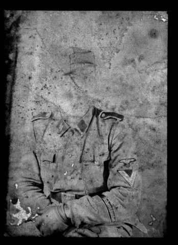 Portrait d'un militaire de rang de la 9e Panzerdivision SS Hohenstaufen, une des trente-huit divisions de Waffen-SS. SS Rottenführer (chef de section)