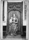 Vieille église, statue de la Vierge à l'Enfant