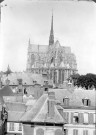Abside de la cathédrale d'Amiens : vue est-ouest, prise de la rue des Augustins
