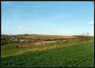 A 1 kilomètre de L'Etoile (Somme). Panorama, au second plan l'autoroute A16