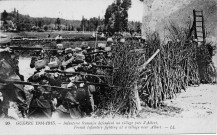 Infanterie française défendant un village près d'Albert