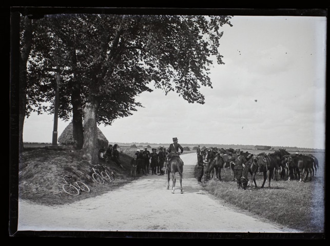 72e de ligne l'état-major - route près de Guignemicourt marche du 5 septembre 1902