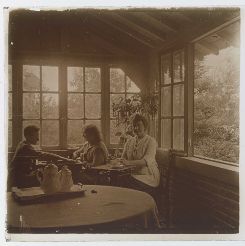 Thé dans une véranda