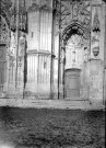 Eglise abbatiale de Saint-Riquier, vue de détail : le portail sculpté