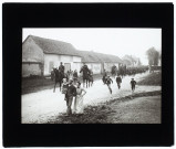 Manoeuvres du 12e territorial, le régiment passant dans le village de Rumaisnil