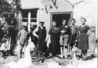 Rubempré. Portrait de la famille-Vilbert-Jouy devant la maison