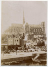 Vue du marché sur l'eau et de la cathédrale d'Amiens
