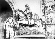 Eglise de Villers-Bocage : groupe sculpté figurant saint Georges terrassant le dragon