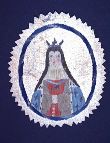 Image pieuse ornée d'applications de broderie, représentant la Vierge Marie couronnée dans un médaillon.