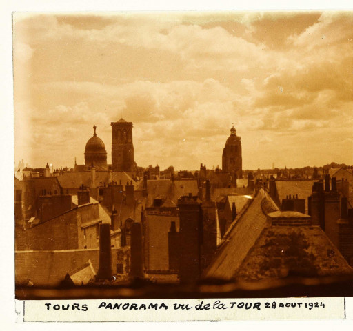Tours. Panorama vu de la tour