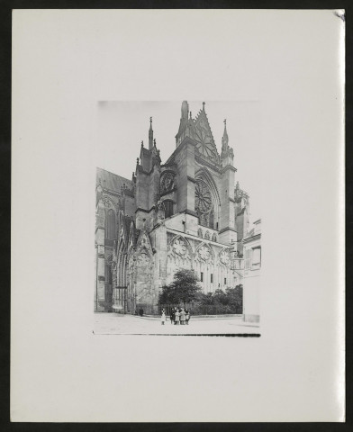 Soissons. Transept bras nord vue extérieure de la cathédrale Saint-Gervais-et-Saint-Protais