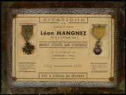 Document encadré en hommage à Léon Magnez, mort pour la France le 27 mai 1917 à Negociani (Niki ou Negocani ou Negochani, Grèce), accompagné de 2 médailles