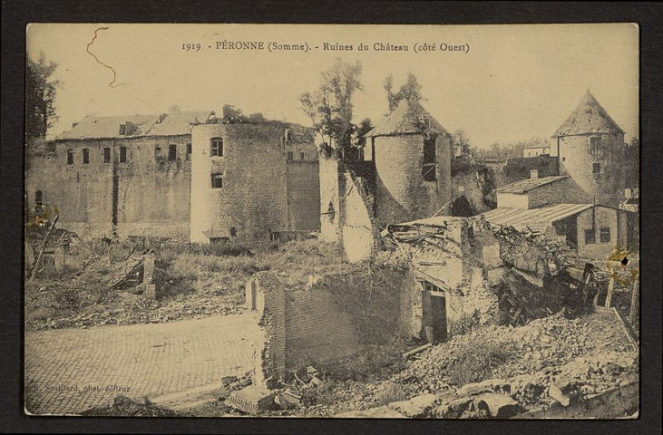 1919. PERONNE (SOMME). RUINES DU CHATEAU (COTE OUEST)