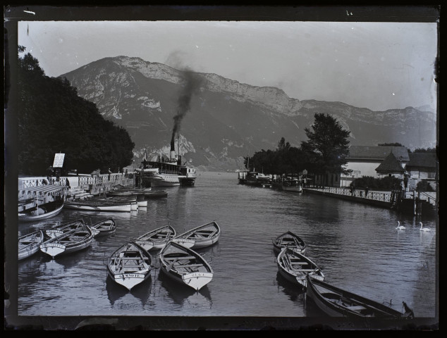 Le Lac d'Annecy, rue du pont - juillet 1902
