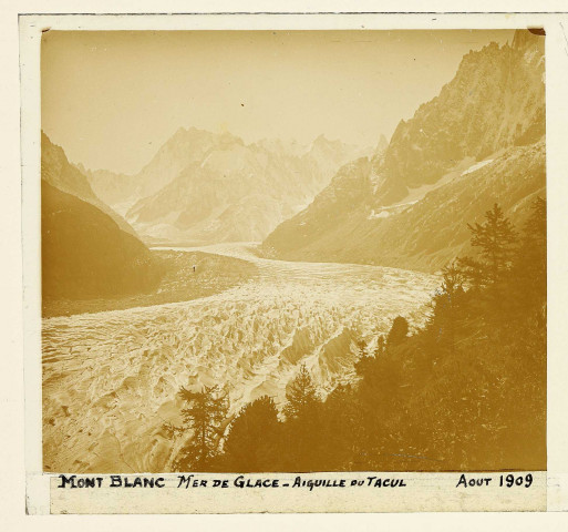 Mont-Blanc (Haute-Savoie). Mer de Glace et aiguille du Tacul (3 444 mètres)