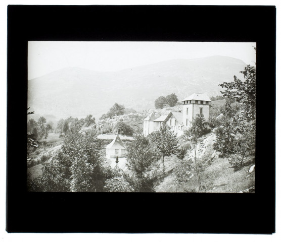 [L'Hôtel de l'Ermitage, près de la IVe station du Calvaire]